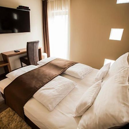 Pole Position Beach Hotel บาลาตอนซาร์โซ ภายนอก รูปภาพ