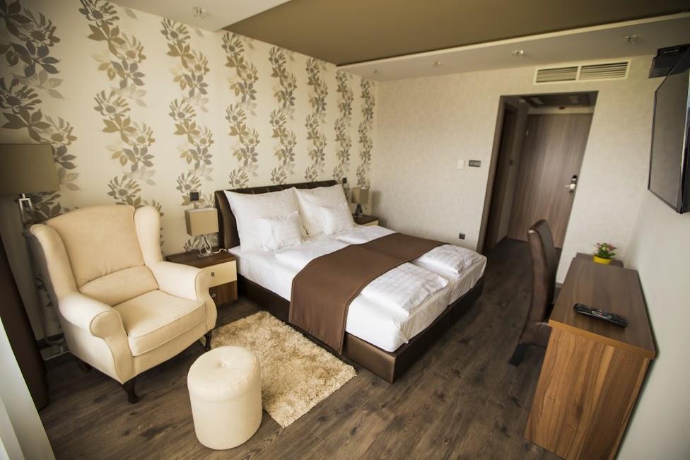 Pole Position Beach Hotel บาลาตอนซาร์โซ ภายนอก รูปภาพ