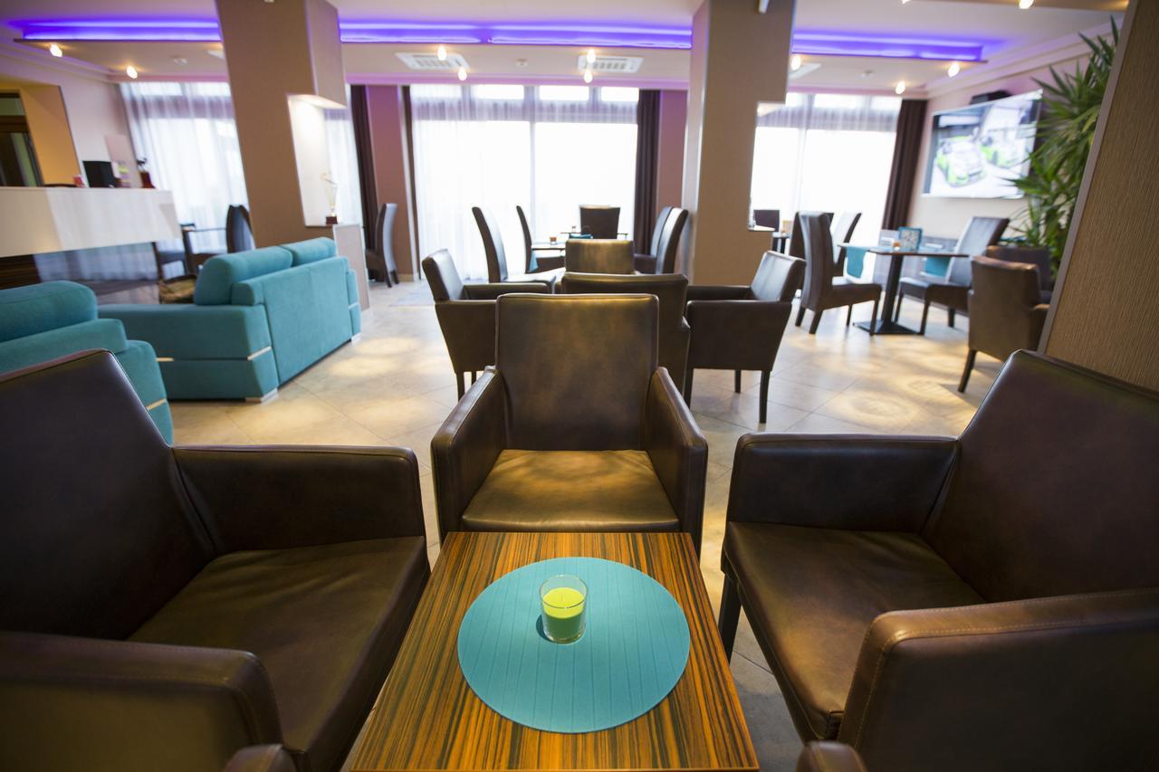 Pole Position Beach Hotel บาลาตอนซาร์โซ ภายนอก รูปภาพ